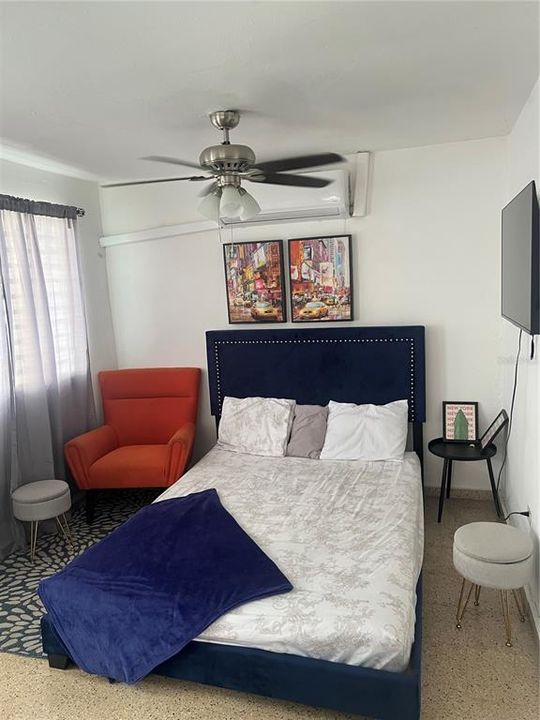 出租: $1,250 (0 贝兹, 1 浴室, 0 平方英尺)