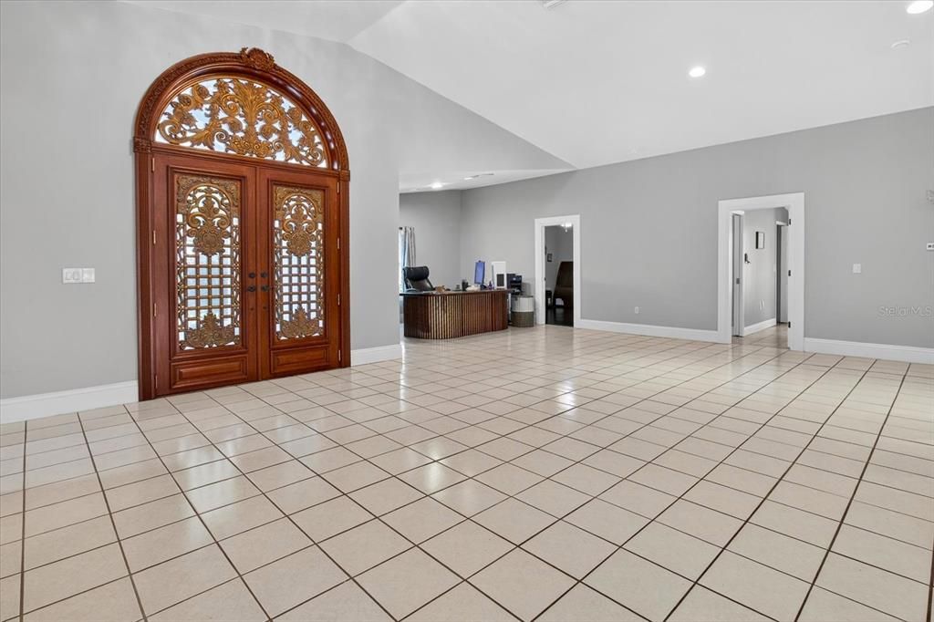 合同活跃: $649,000 (4 贝兹, 3 浴室, 3538 平方英尺)