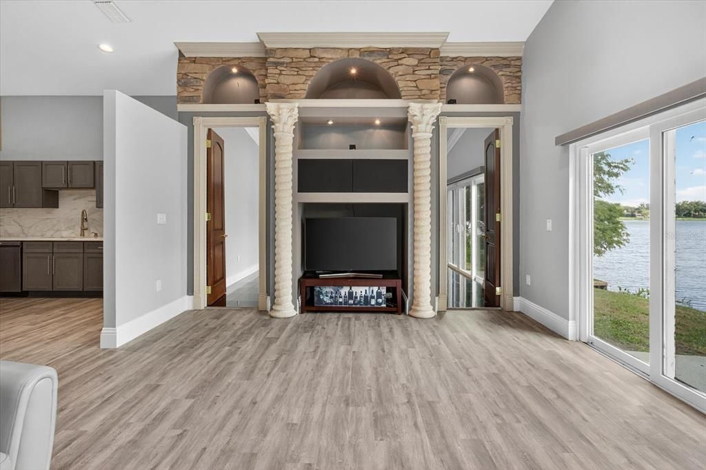 合同活跃: $649,000 (4 贝兹, 3 浴室, 3538 平方英尺)