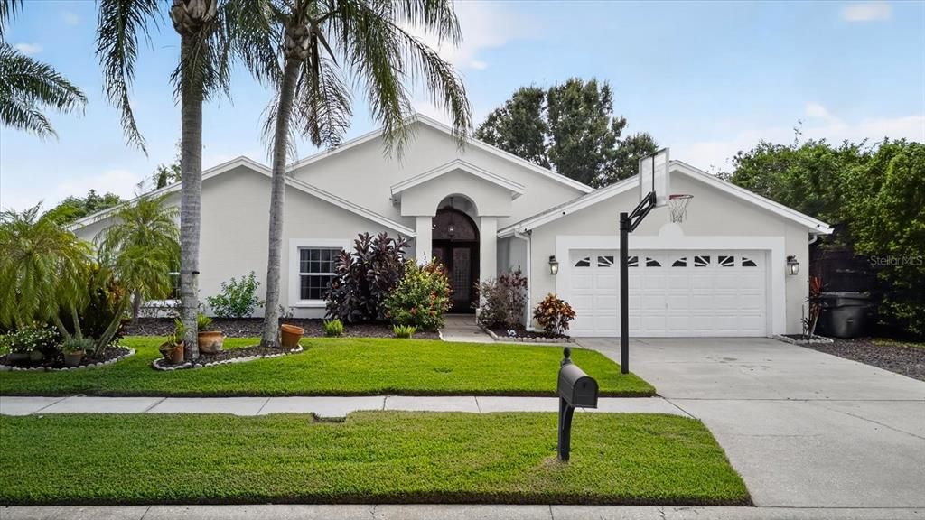 合同活跃: $649,000 (4 贝兹, 3 浴室, 3538 平方英尺)