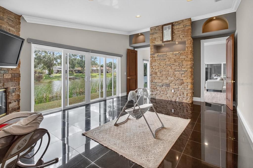 合同活跃: $649,000 (4 贝兹, 3 浴室, 3538 平方英尺)