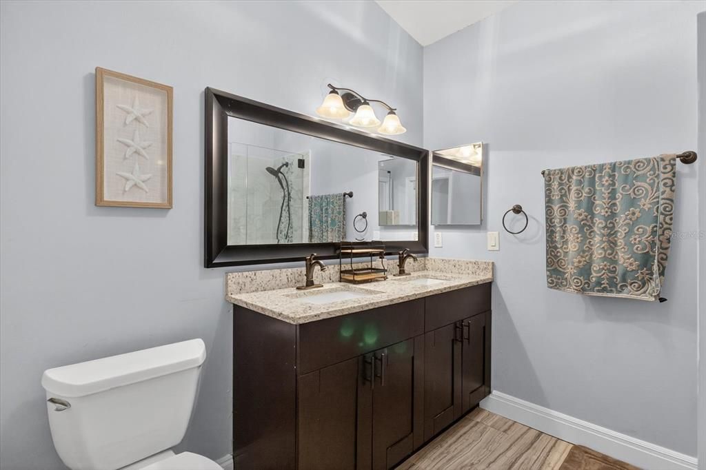 合同活跃: $649,000 (4 贝兹, 3 浴室, 3538 平方英尺)