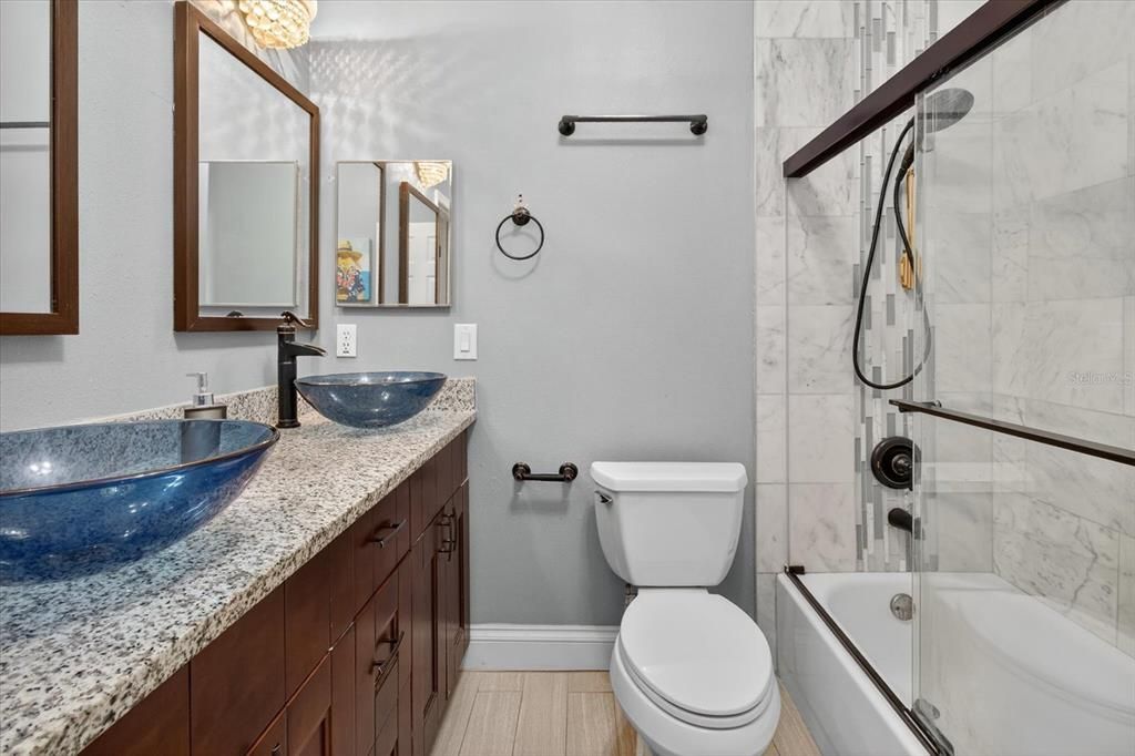 合同活跃: $649,000 (4 贝兹, 3 浴室, 3538 平方英尺)