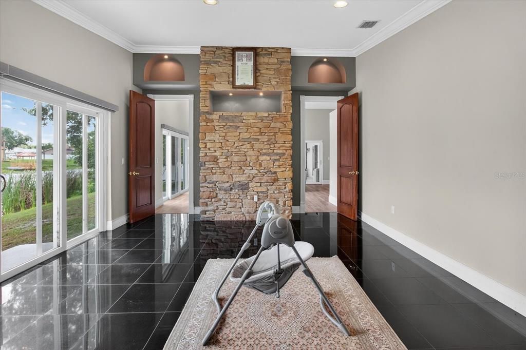 合同活跃: $649,000 (4 贝兹, 3 浴室, 3538 平方英尺)