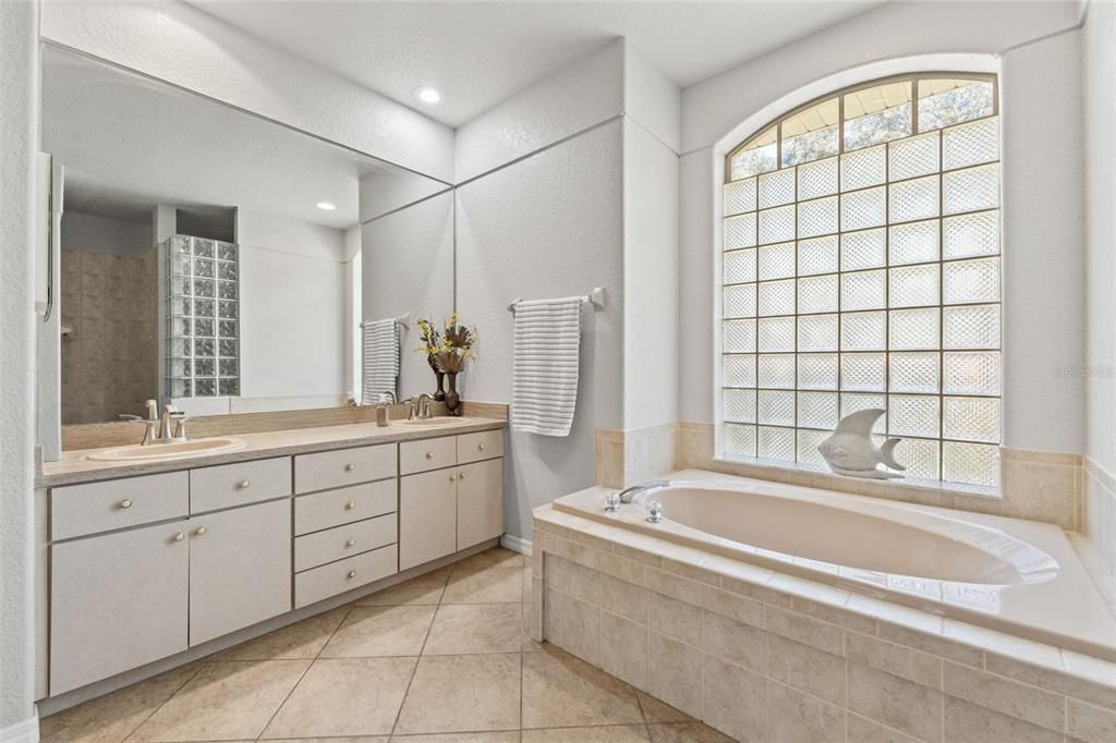 En Venta: $599,000 (3 camas, 2 baños, 2151 Pies cuadrados)