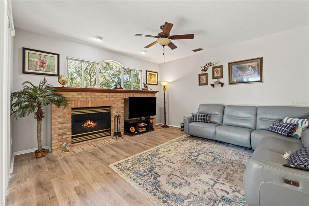 En Venta: $599,000 (3 camas, 2 baños, 2151 Pies cuadrados)