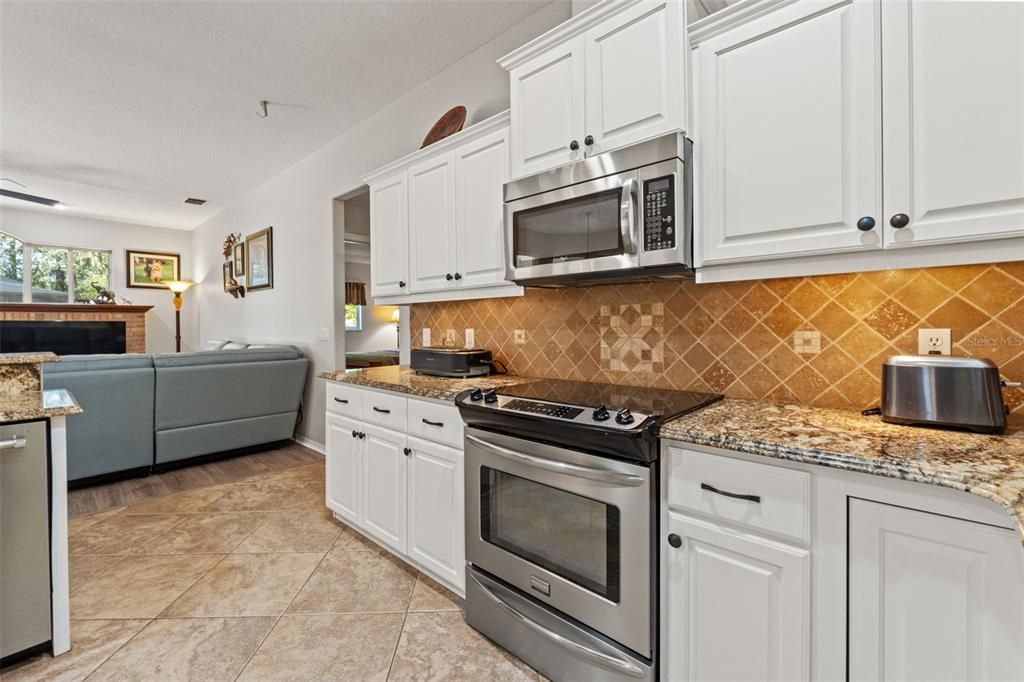 En Venta: $599,000 (3 camas, 2 baños, 2151 Pies cuadrados)