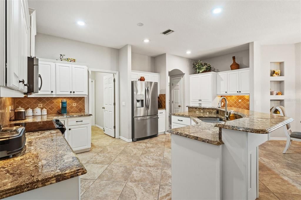 En Venta: $599,000 (3 camas, 2 baños, 2151 Pies cuadrados)