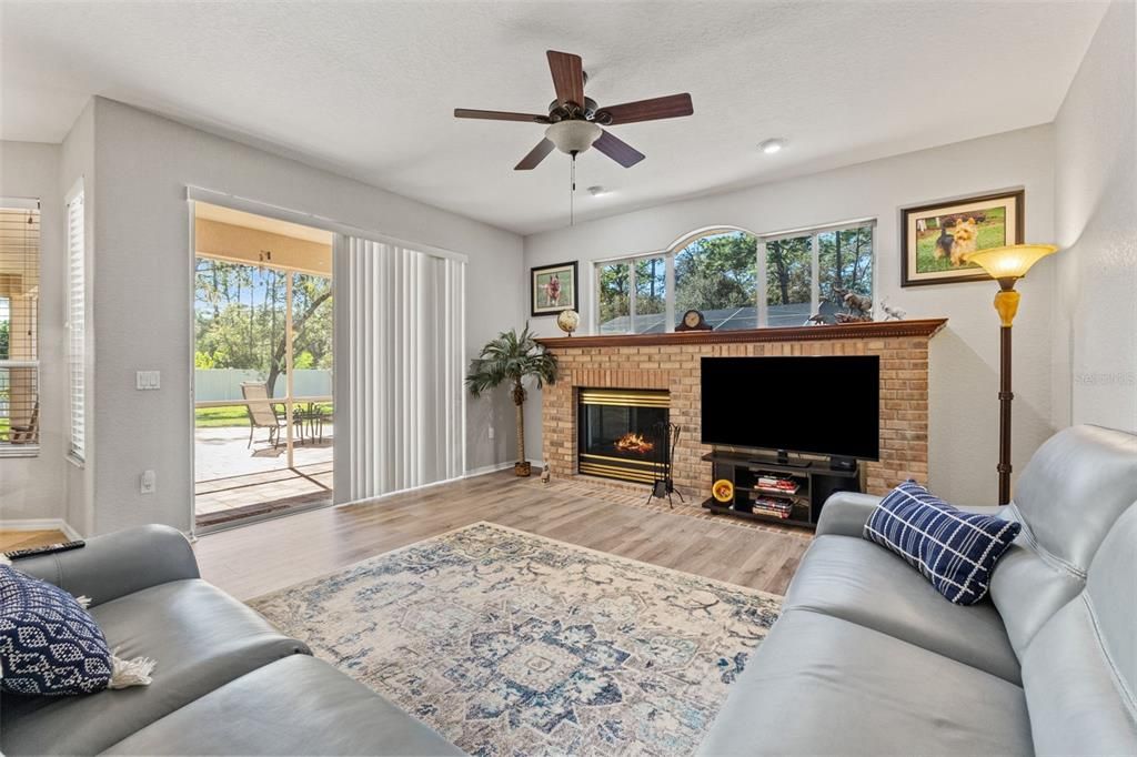 En Venta: $599,000 (3 camas, 2 baños, 2151 Pies cuadrados)