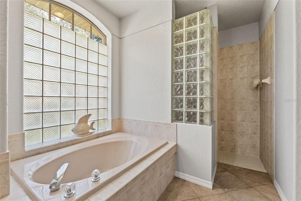 En Venta: $599,000 (3 camas, 2 baños, 2151 Pies cuadrados)