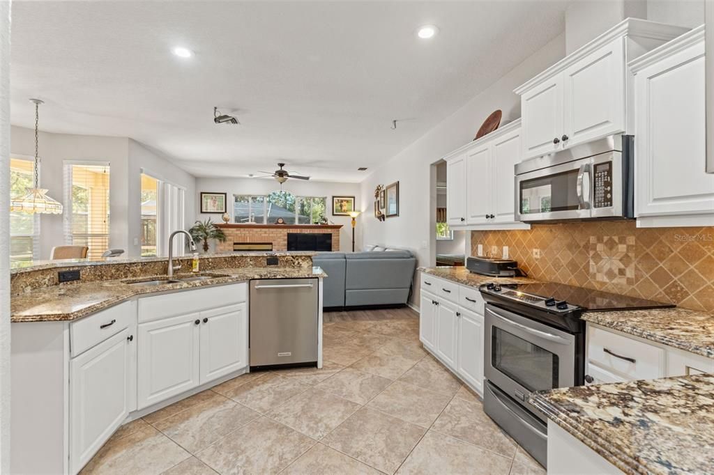 En Venta: $599,000 (3 camas, 2 baños, 2151 Pies cuadrados)