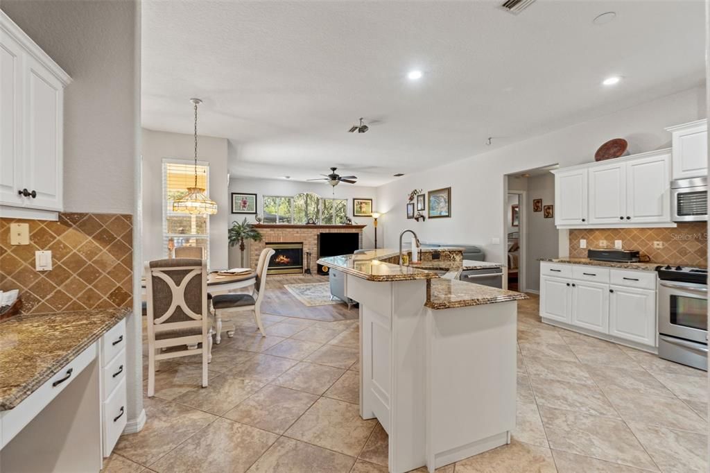 En Venta: $599,000 (3 camas, 2 baños, 2151 Pies cuadrados)