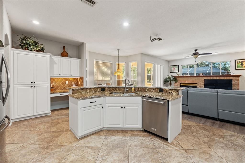 En Venta: $599,000 (3 camas, 2 baños, 2151 Pies cuadrados)