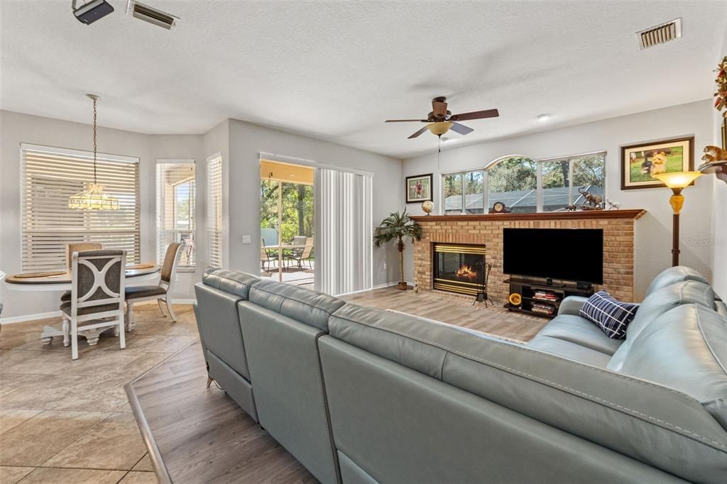 En Venta: $599,000 (3 camas, 2 baños, 2151 Pies cuadrados)