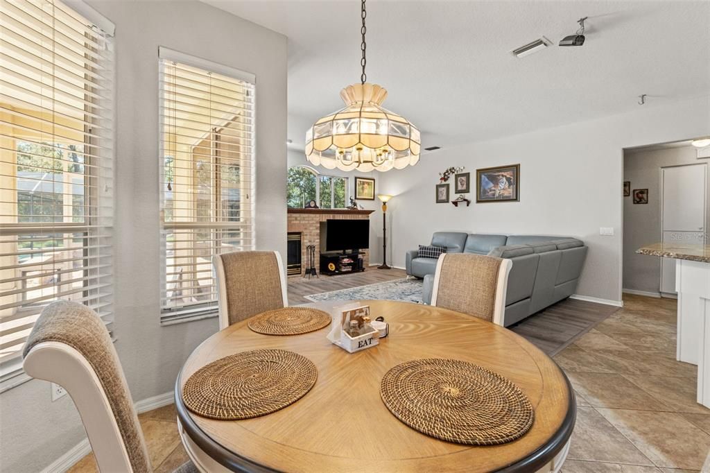 En Venta: $599,000 (3 camas, 2 baños, 2151 Pies cuadrados)