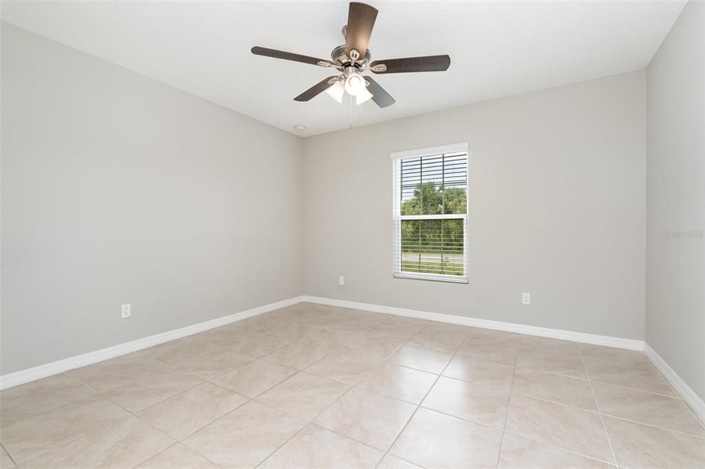 待售: $294,900 (4 贝兹, 2 浴室, 1821 平方英尺)