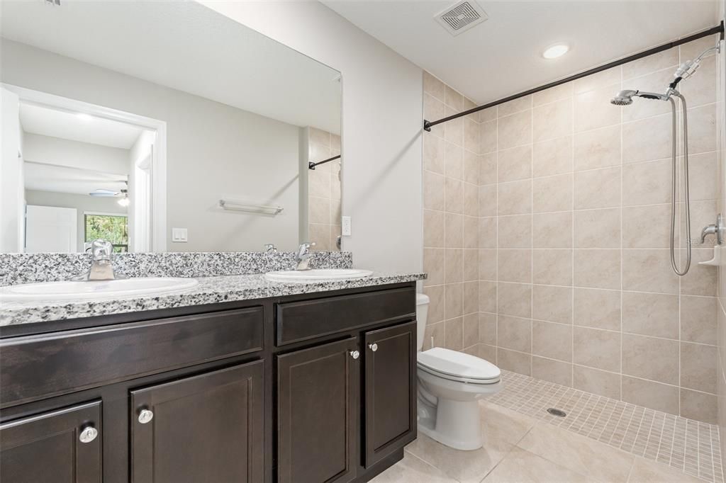 待售: $294,900 (4 贝兹, 2 浴室, 1821 平方英尺)