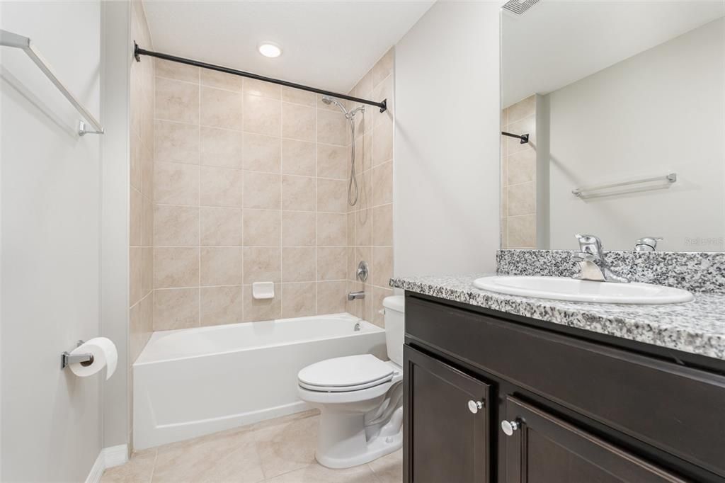 待售: $294,900 (4 贝兹, 2 浴室, 1821 平方英尺)