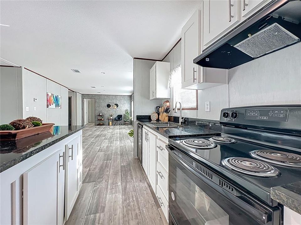 待售: $267,000 (4 贝兹, 2 浴室, 1768 平方英尺)