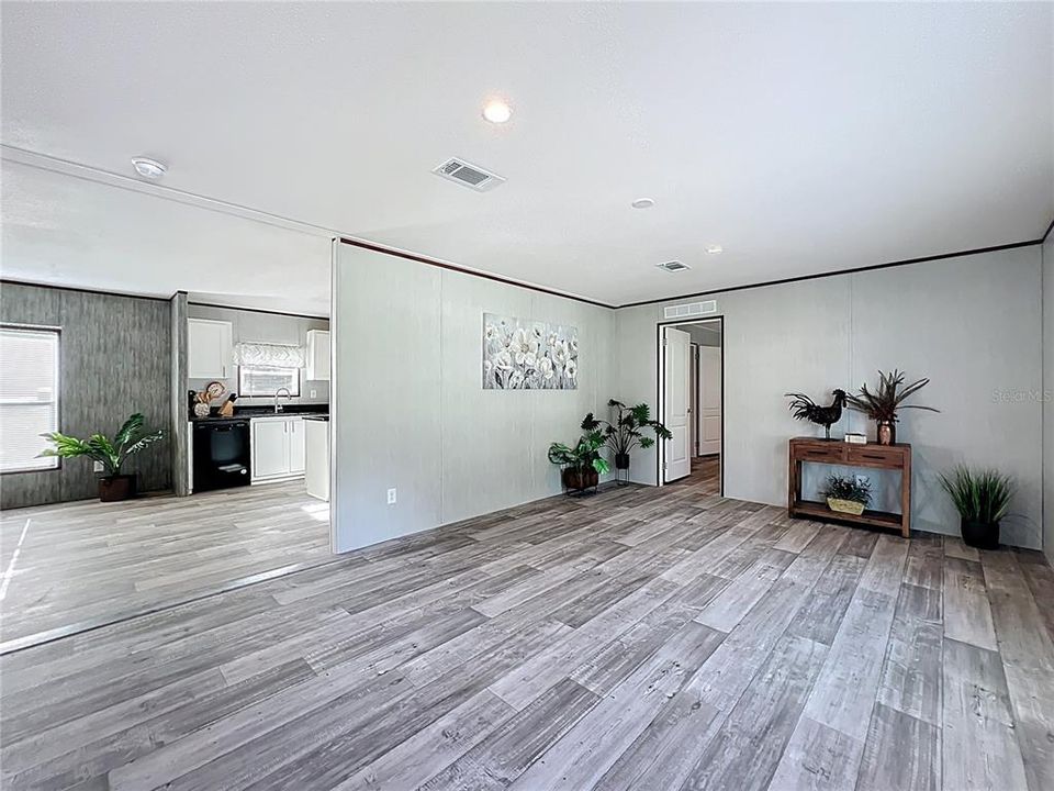 待售: $267,000 (4 贝兹, 2 浴室, 1768 平方英尺)