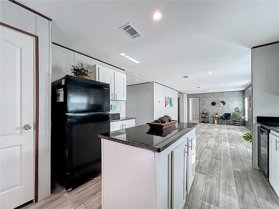 待售: $267,000 (4 贝兹, 2 浴室, 1768 平方英尺)