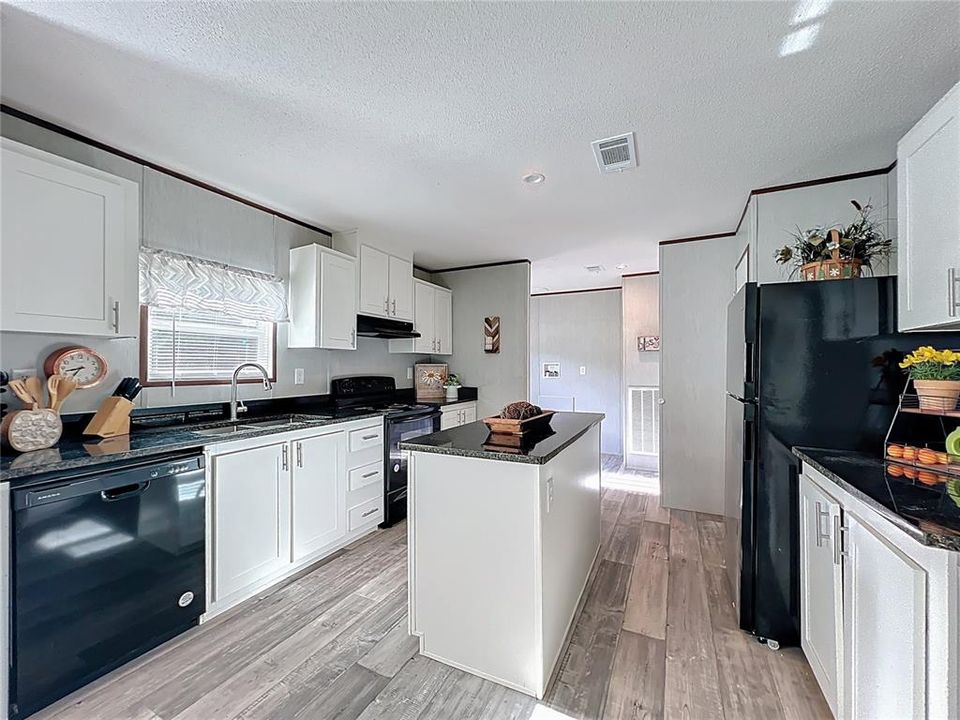 待售: $267,000 (4 贝兹, 2 浴室, 1768 平方英尺)