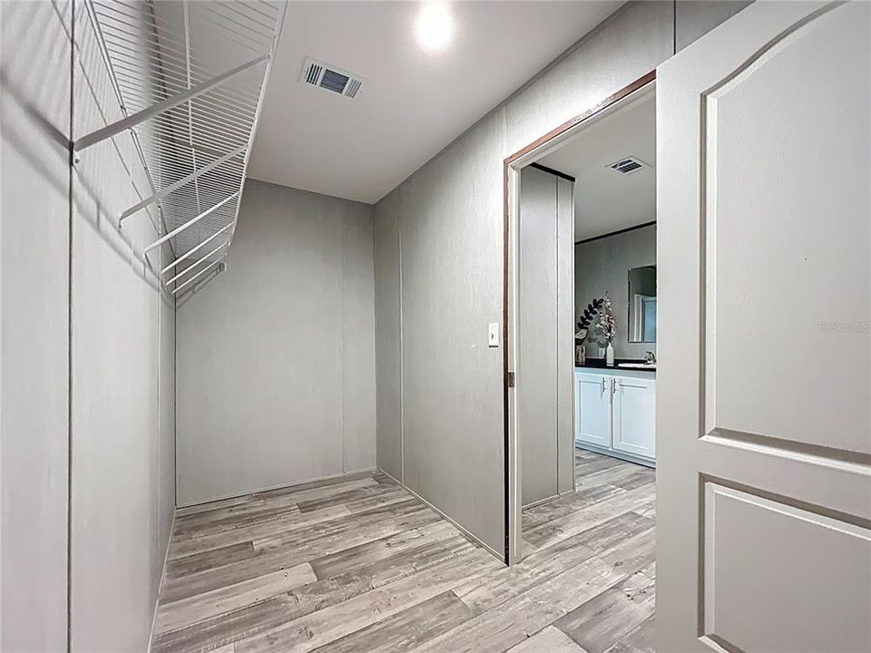 待售: $267,000 (4 贝兹, 2 浴室, 1768 平方英尺)