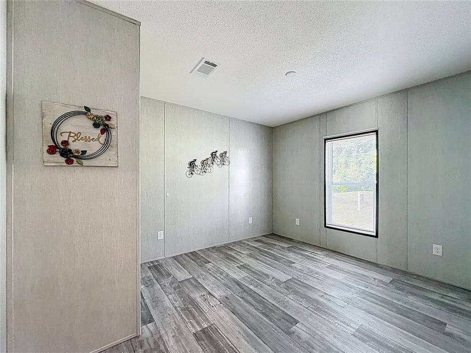 待售: $267,000 (4 贝兹, 2 浴室, 1768 平方英尺)