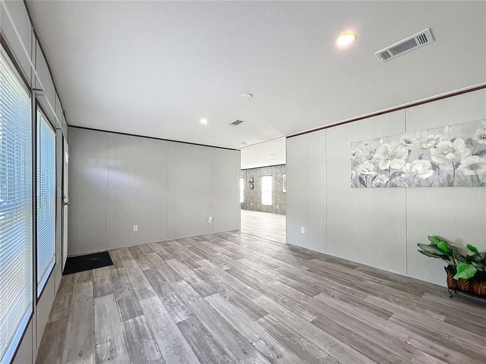 待售: $267,000 (4 贝兹, 2 浴室, 1768 平方英尺)