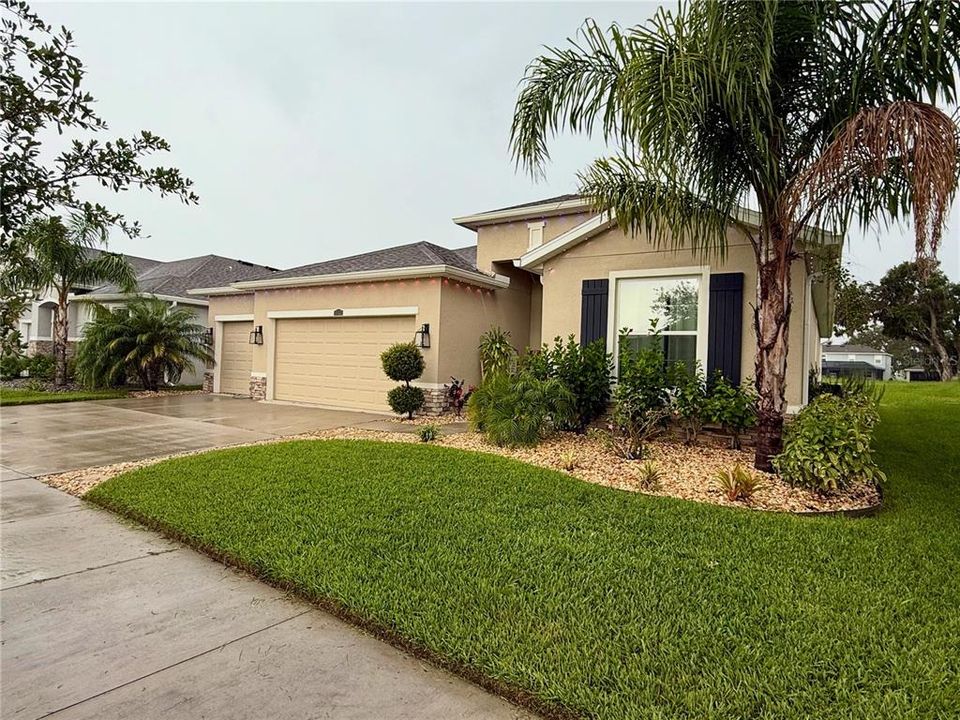 Recently Rented: $3,200 (4 beds, 3 baths, 2528 Square Feet)