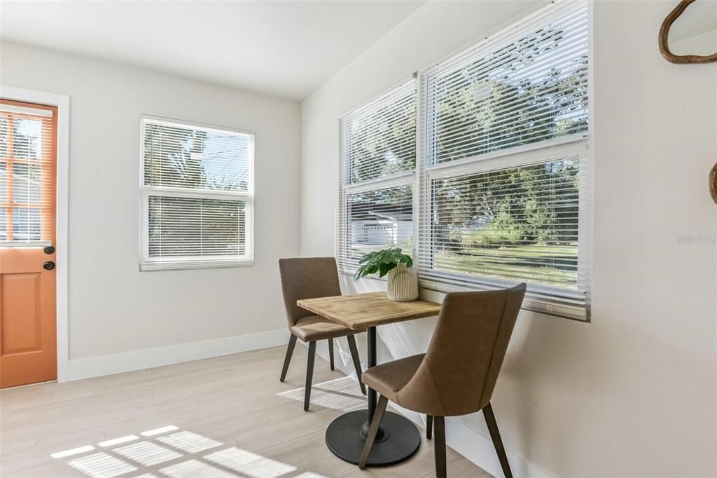 Activo con contrato: $269,900 (2 camas, 1 baños, 816 Pies cuadrados)