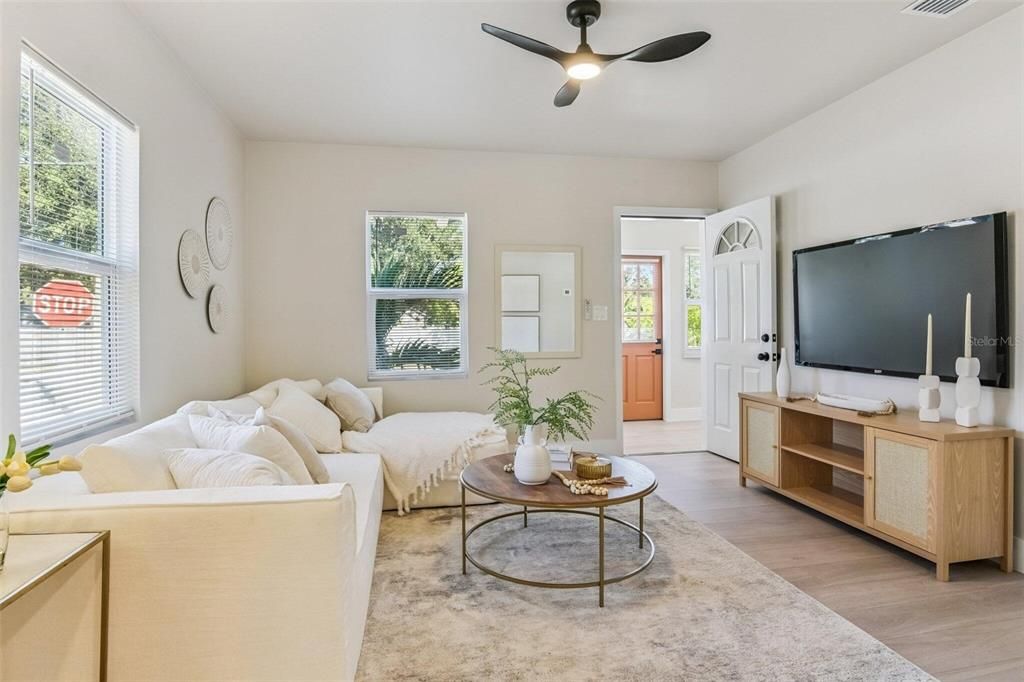 Activo con contrato: $269,900 (2 camas, 1 baños, 816 Pies cuadrados)