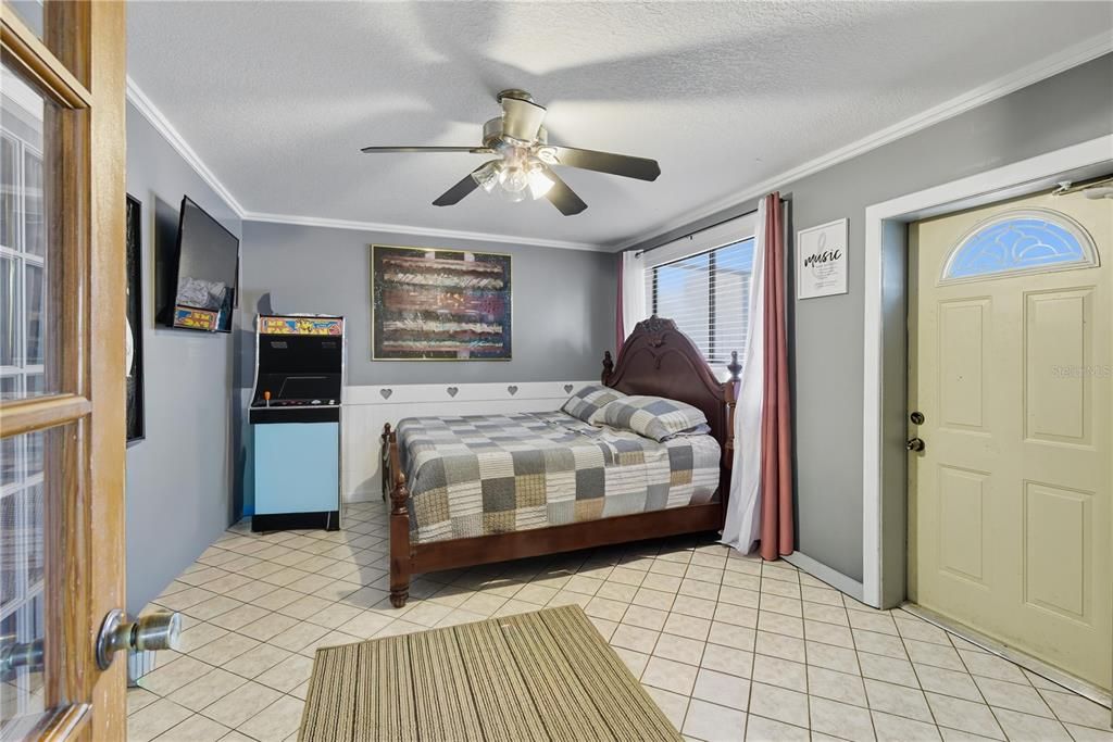 合同活跃: $244,900 (3 贝兹, 2 浴室, 1478 平方英尺)