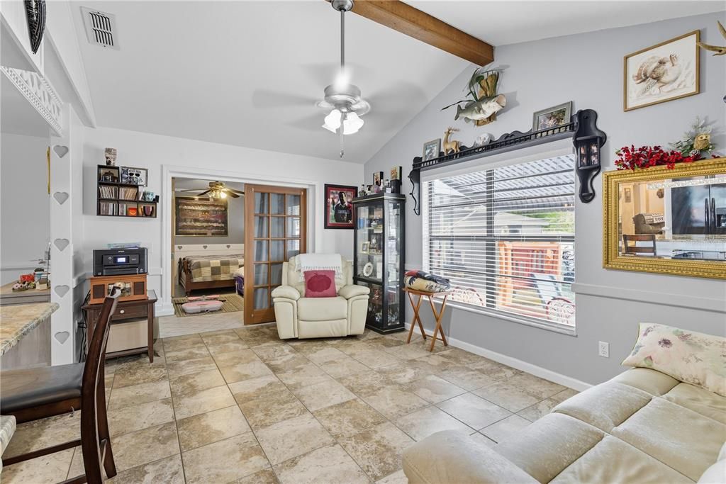 合同活跃: $244,900 (3 贝兹, 2 浴室, 1478 平方英尺)