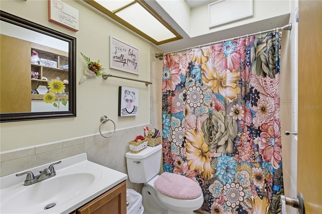 合同活跃: $244,900 (3 贝兹, 2 浴室, 1478 平方英尺)