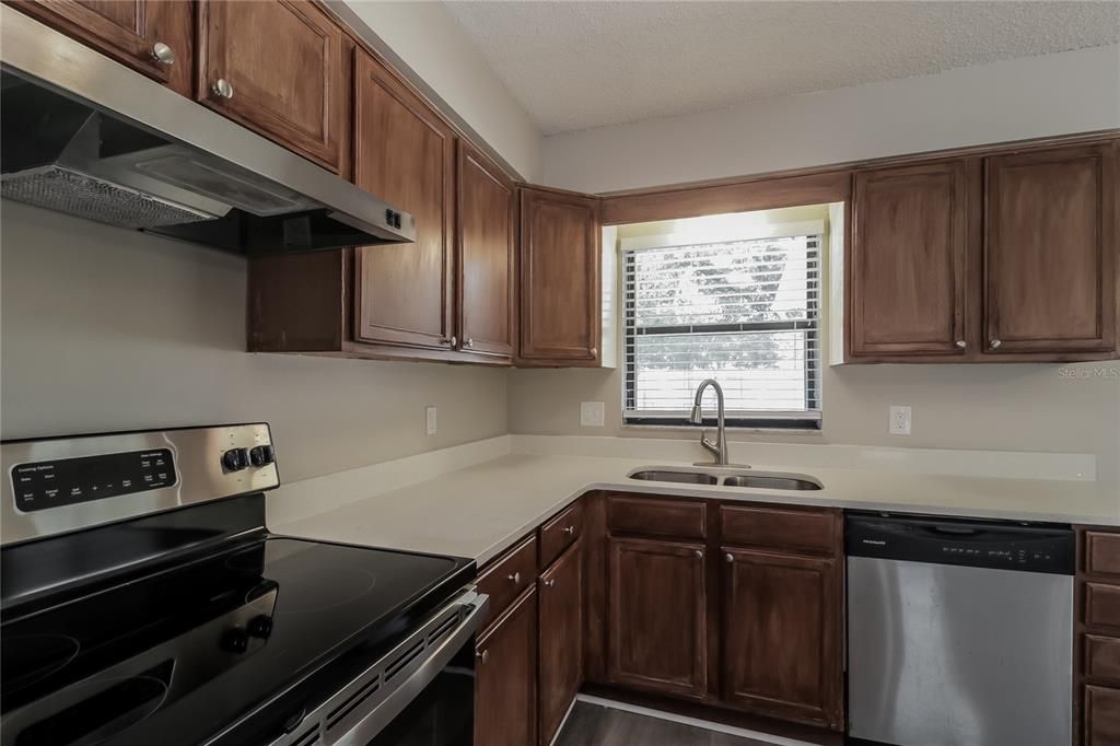 В аренду: $1,820 (2 спален, 2 ванн, 1350 Квадратных фут)