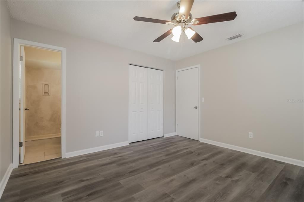 В аренду: $1,820 (2 спален, 2 ванн, 1350 Квадратных фут)