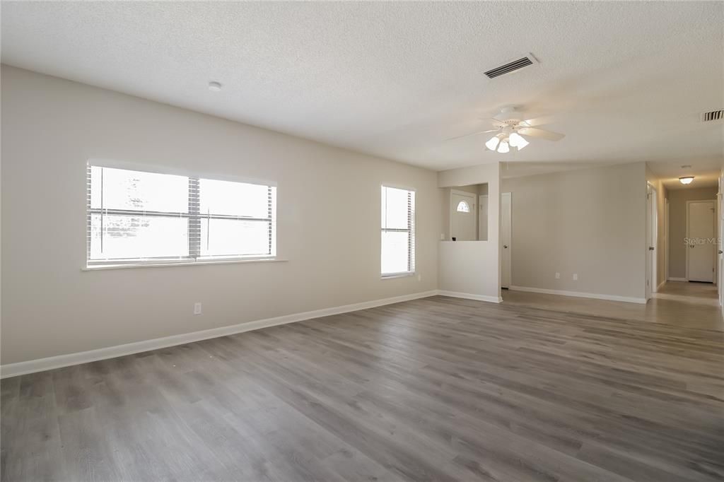 В аренду: $1,820 (2 спален, 2 ванн, 1350 Квадратных фут)