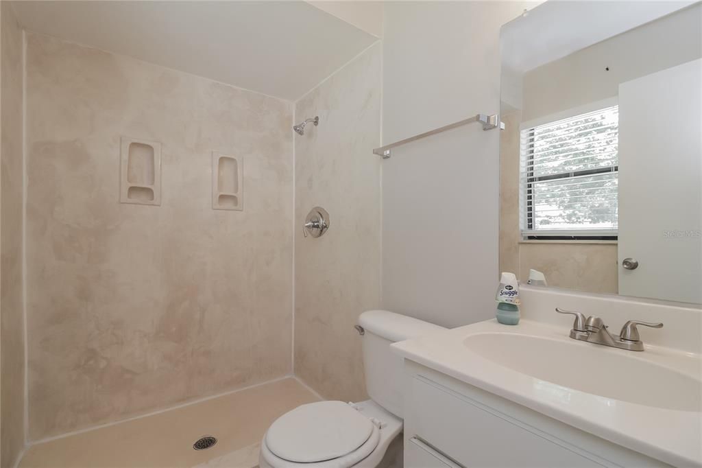 В аренду: $1,820 (2 спален, 2 ванн, 1350 Квадратных фут)