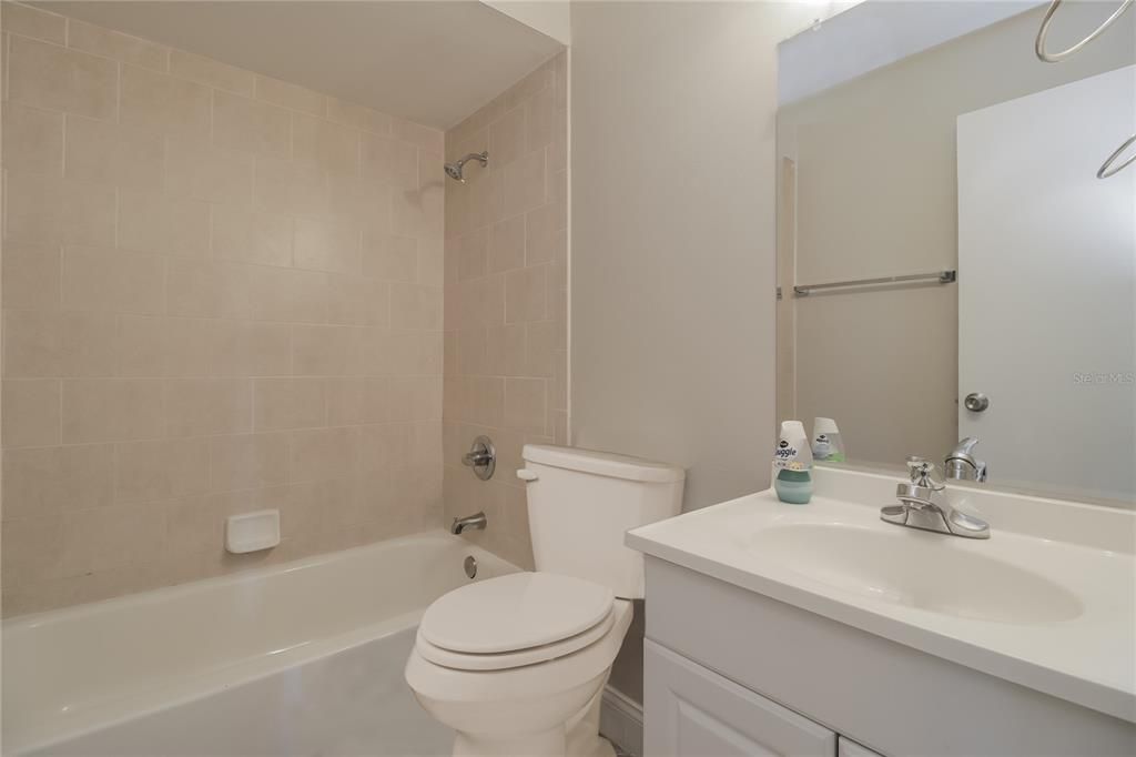 В аренду: $1,820 (2 спален, 2 ванн, 1350 Квадратных фут)