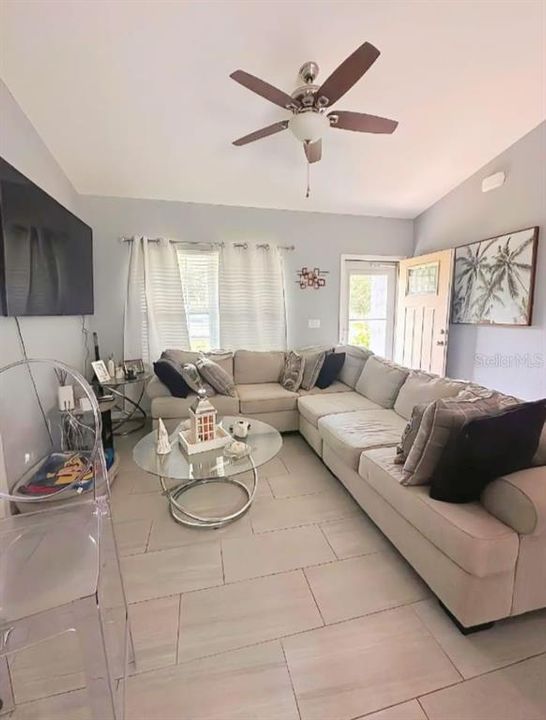 出租: $2,000 (3 贝兹, 2 浴室, 1237 平方英尺)