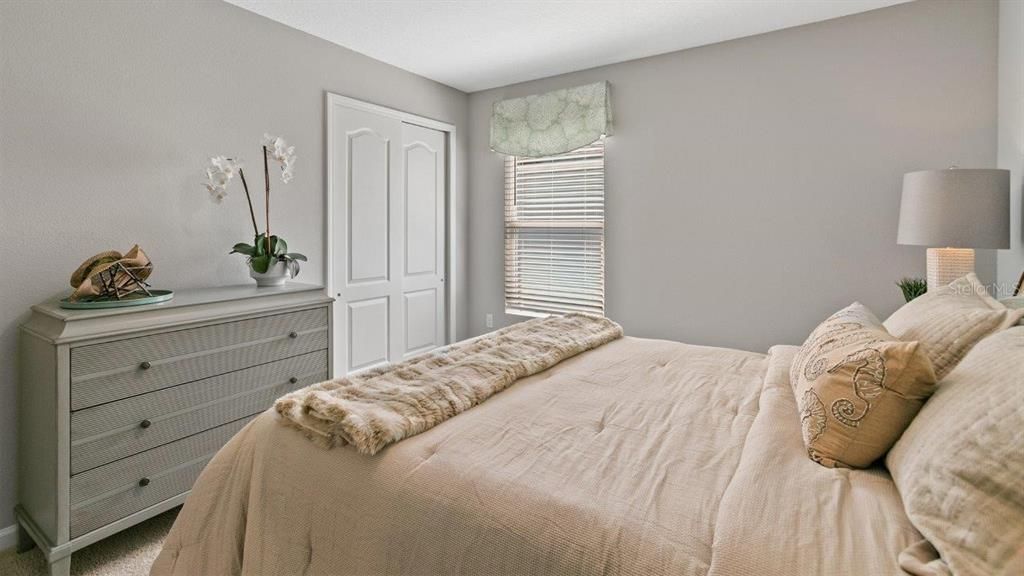 待售: $396,990 (4 贝兹, 2 浴室, 1986 平方英尺)