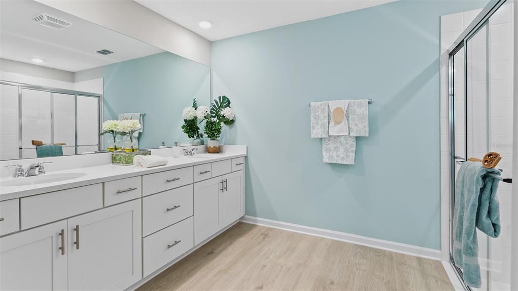 待售: $396,990 (4 贝兹, 2 浴室, 1986 平方英尺)