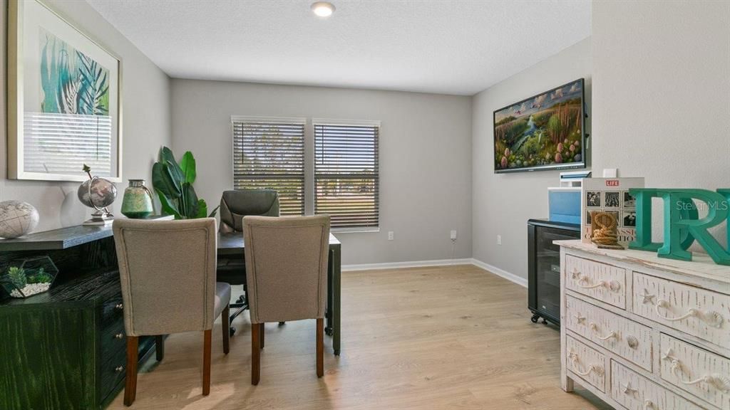 待售: $396,990 (4 贝兹, 2 浴室, 1986 平方英尺)