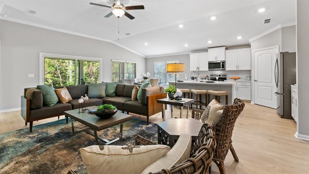 待售: $396,990 (4 贝兹, 2 浴室, 1986 平方英尺)