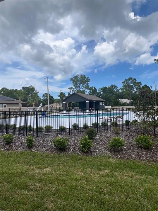 待售: $396,990 (4 贝兹, 2 浴室, 1986 平方英尺)