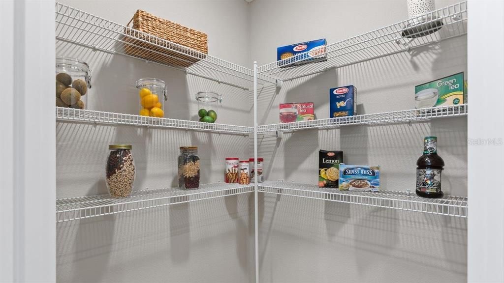 待售: $396,990 (4 贝兹, 2 浴室, 1986 平方英尺)