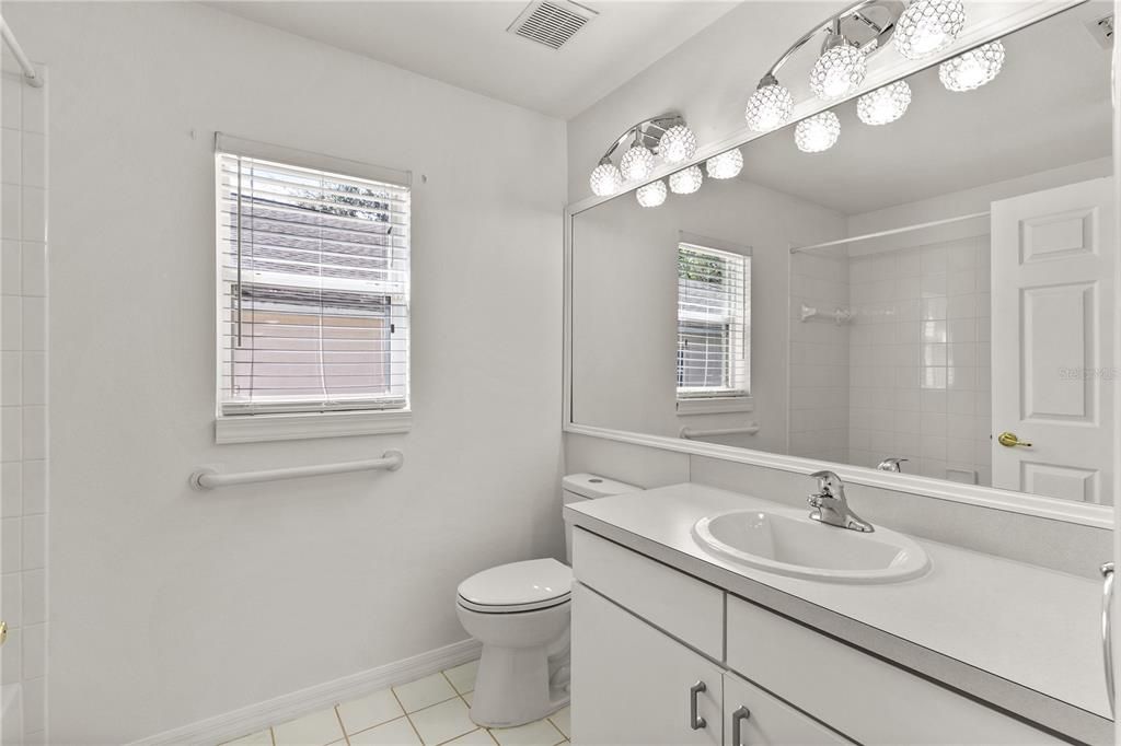 На продажу: $329,000 (2 спален, 2 ванн, 1713 Квадратных фут)