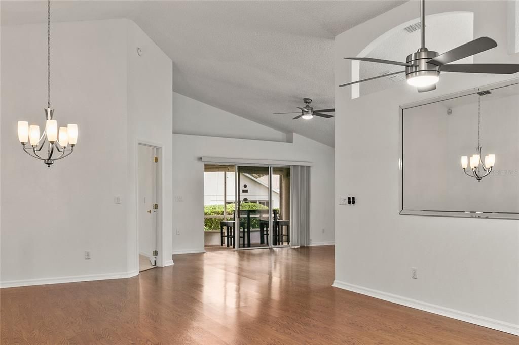 На продажу: $329,000 (2 спален, 2 ванн, 1713 Квадратных фут)