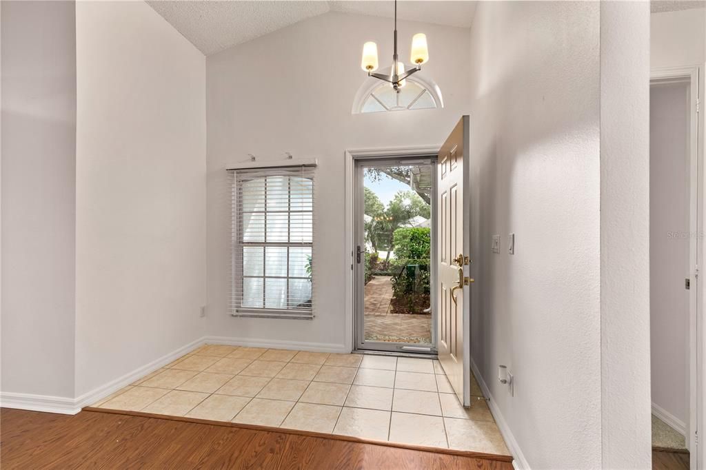 На продажу: $329,000 (2 спален, 2 ванн, 1713 Квадратных фут)